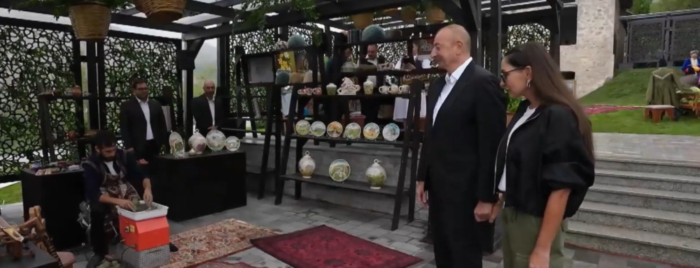 Nardaran “ABAD” Keramika və Tətbiqi Sənət Mərkəzinin məhsulları Laçında nümayiş olunub